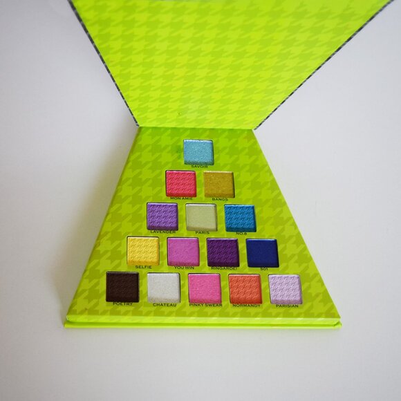 Makeup Revolution Emily In Paris City Of Love Palette - Picture 5 of 8